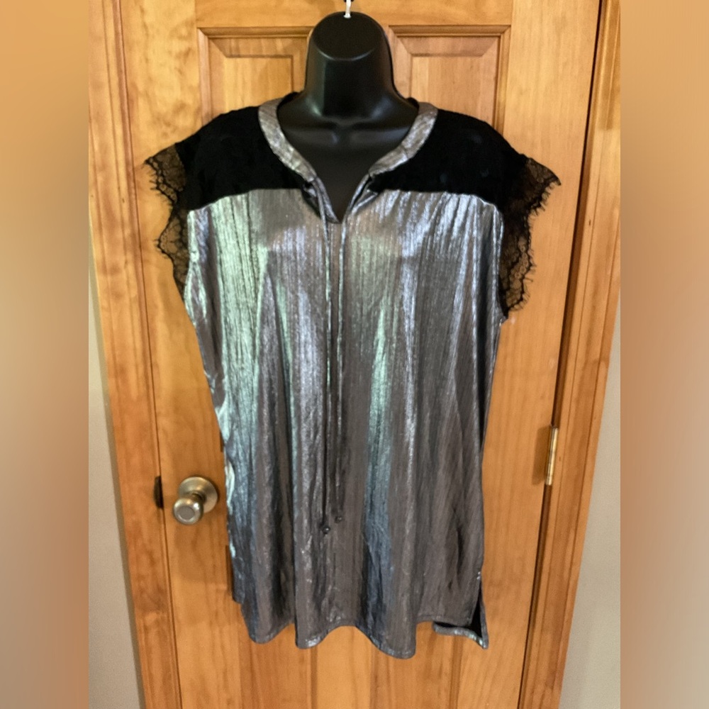 NWOT Lularoe Elegant Grace Side Slit Keyhole Blouse